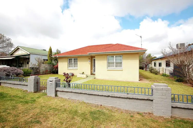 19 Elizabeth Street, Junee NSW 2663