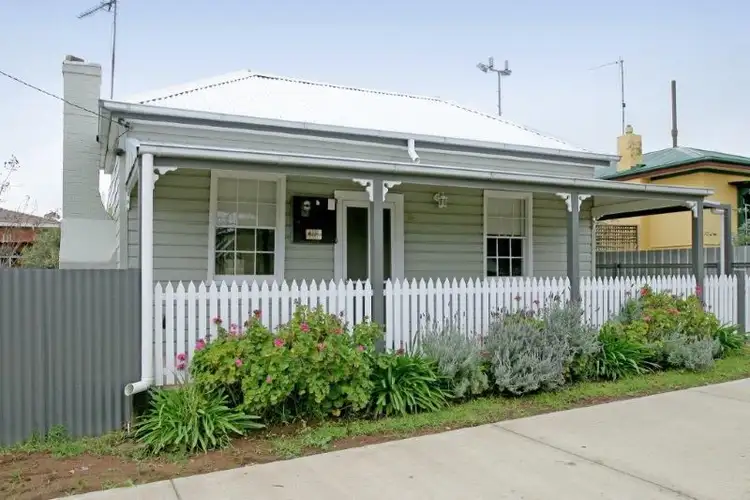16 Denison Street, Junee NSW 2663
