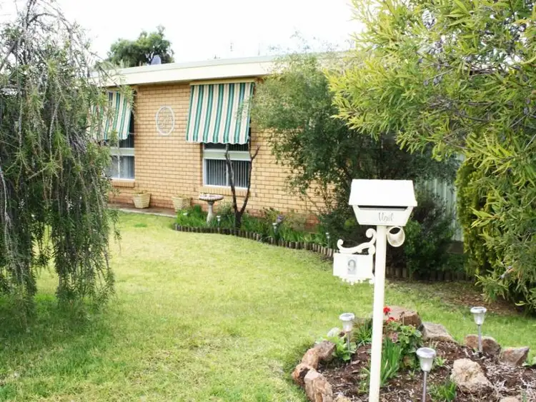 9 James, Junee NSW 2663