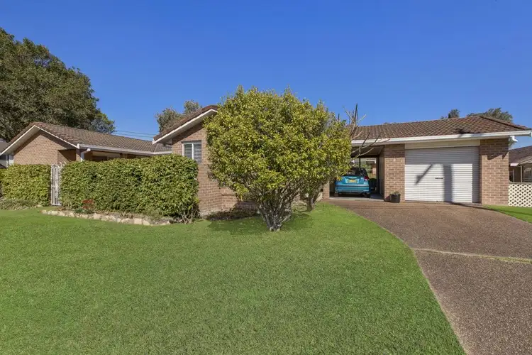 2 Marks Road, Gorokan NSW 2263