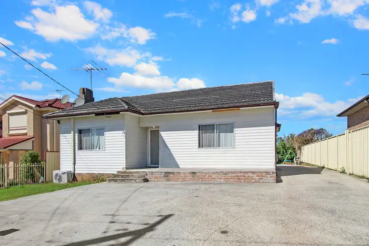7 Wood Street, Fairfield NSW 2165