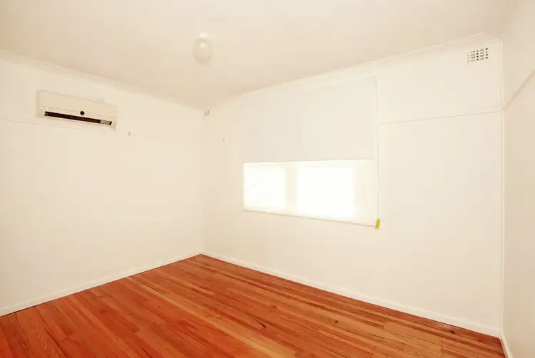 Sixth view of Homely house listing, 8 Margaret Avenue, Mount Austin NSW 2650