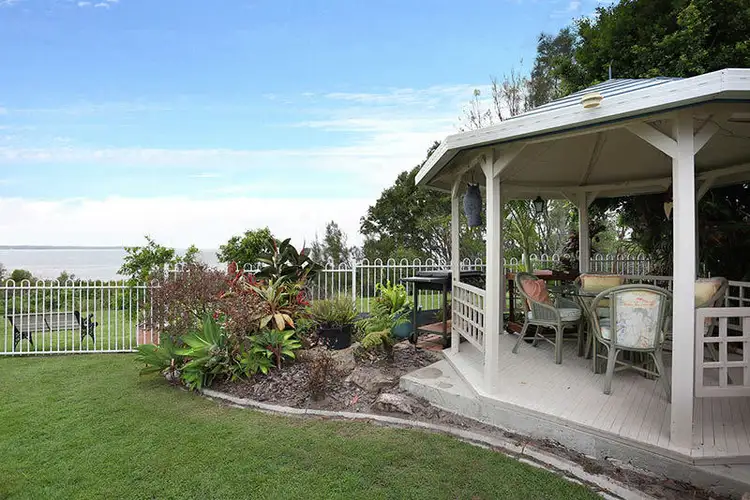 8 Dylan Court, Sandstone Point QLD 4511