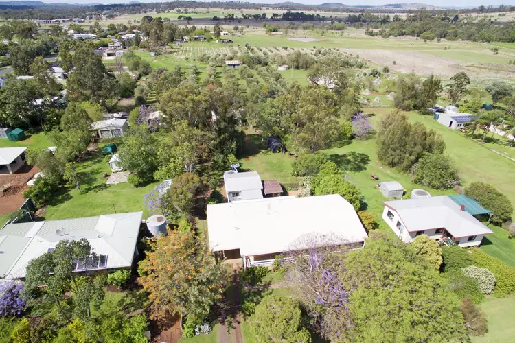 24 Hartwig Street, Goombungee QLD 4354