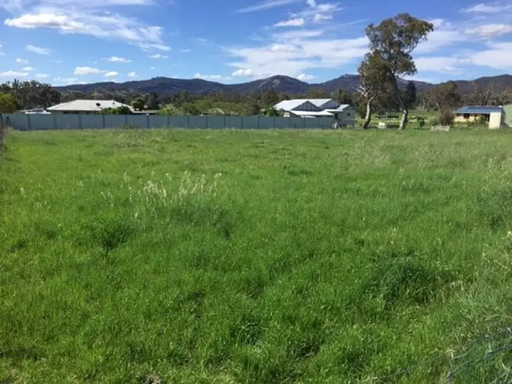 10 Barawell Street, Wallangarra QLD 4383
