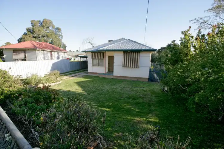 40 Castlereagh Avenue, Mount Austin NSW 2650