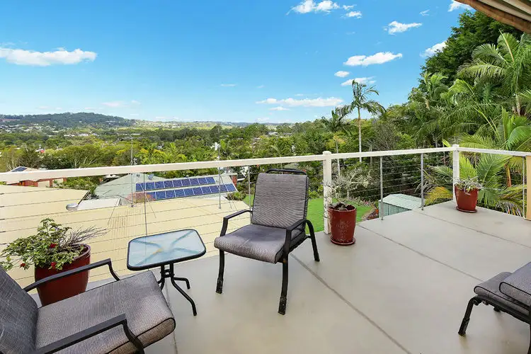 6 Dolphin Dr, Nambour QLD 4560