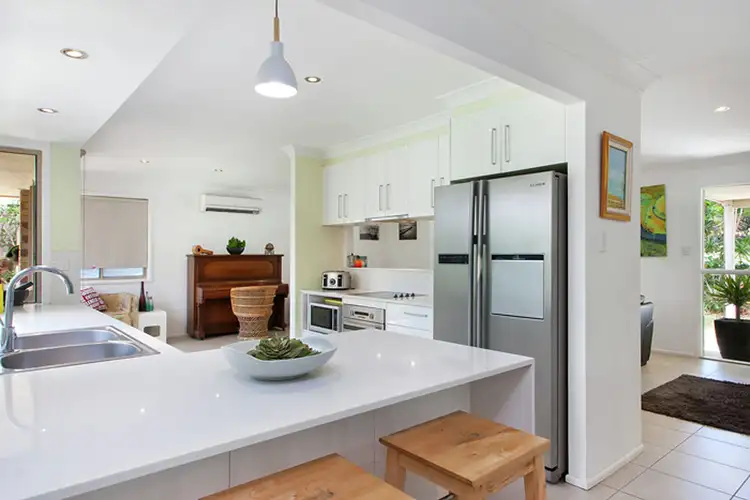 9 Hardy Street, Sunrise Beach QLD 4567