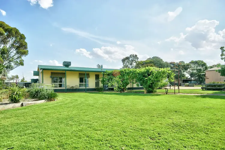 192 Old Racecourse Rd, Deniliquin NSW 2710
