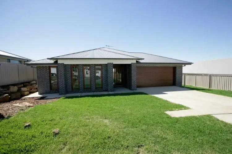10 Pooginook Place, Bourkelands NSW 2650