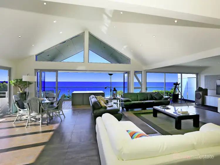 2/4 Emerald Avenue, Sapphire Beach NSW 2450