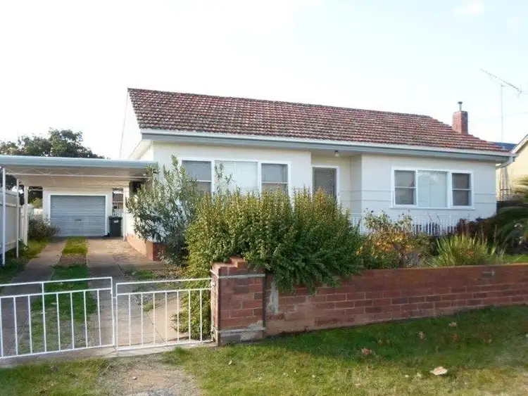 8 Florence  St, Junee NSW 2663