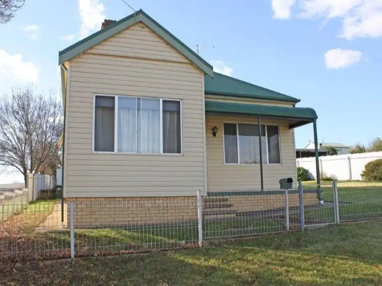 65 Marquis St, Junee NSW 2663
