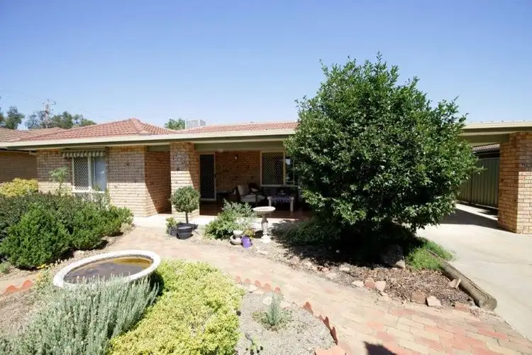 4 Ontario Dr, Lake Albert NSW 2650