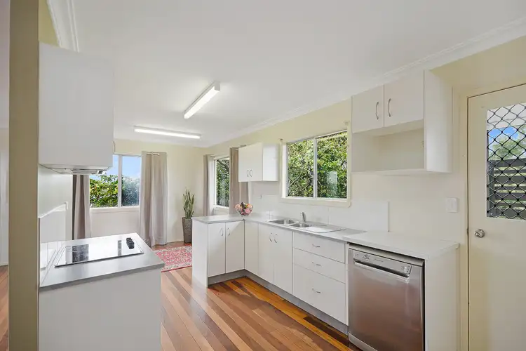 73 Peachester Rd, Beerwah QLD 4519