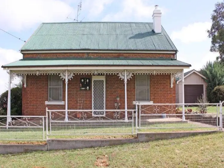 34 William  St, Junee NSW 2663