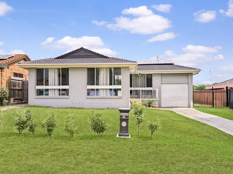 15 Donalbain Cct, Rosemeadow NSW 2560