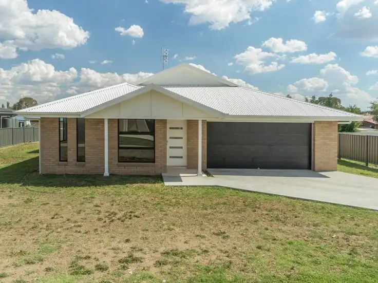Main view of Homely house listing, 10 Albion Close, Armidale NSW 2350