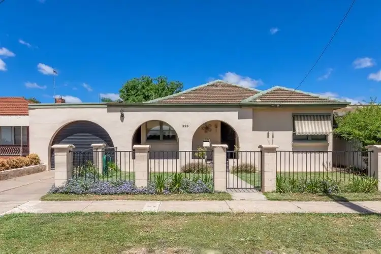 220 Kincaid Street, Wagga Wagga NSW 2650