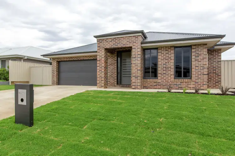 4 Cunjegong Loop, Gobbagombalin NSW 2650