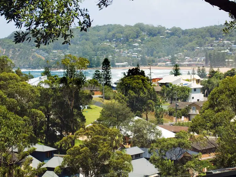 57 Surf Rider Avenue, North Avoca NSW 2260