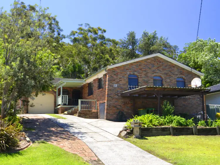 13 Angus Avenue, Wyoming NSW 2250