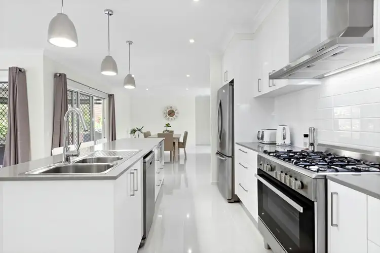 27 Willow Rise Drive, Waterford QLD 4133