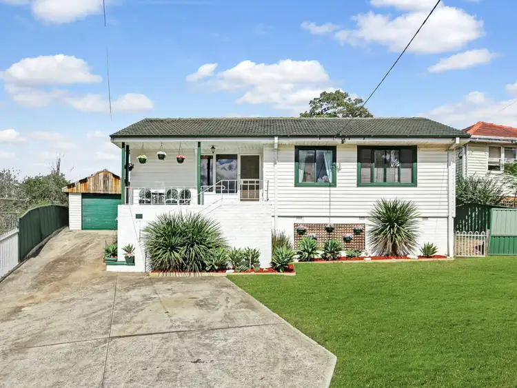 16 Devon Pl, Busby NSW 2168