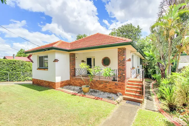 27 Sterculia Ave, Holland Park West QLD 4121