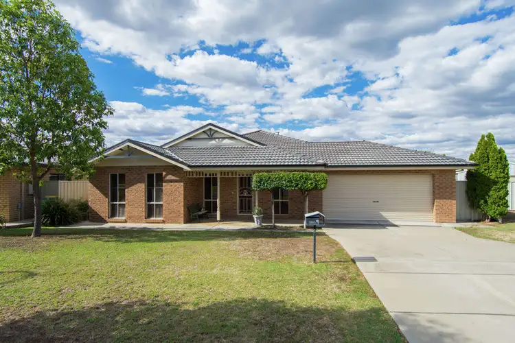9 Walla Place, Glenfield Park NSW 2650