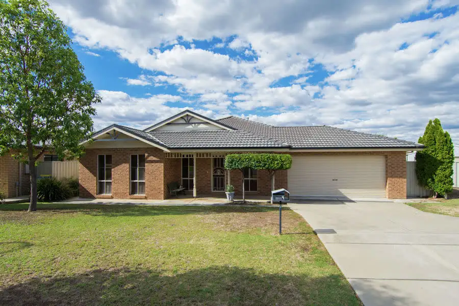 Main view of Homely house listing, 9 Walla Place, Glenfield Park NSW 2650