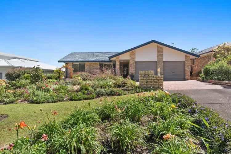 17 Lake View Ave, Safety Beach NSW 2456