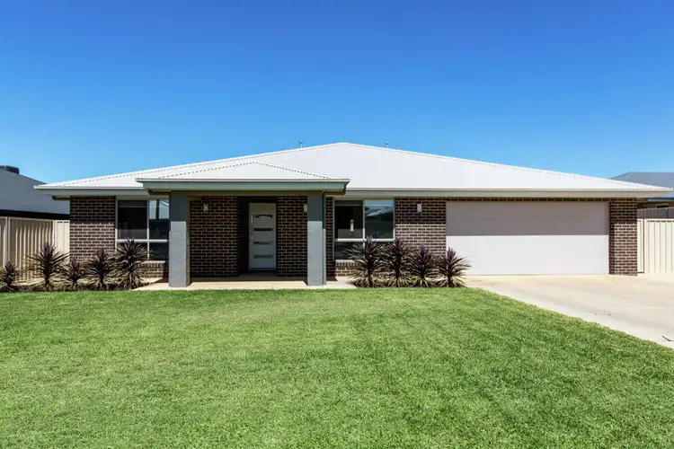 9 Morris Crescent, Gobbagombalin NSW 2650