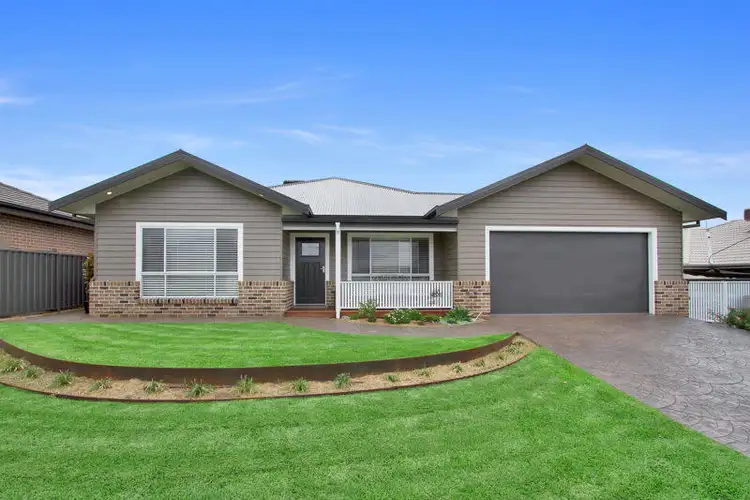 Fifth view of Homely house listing, 8 Illawarra Place, Tamworth NSW 2340