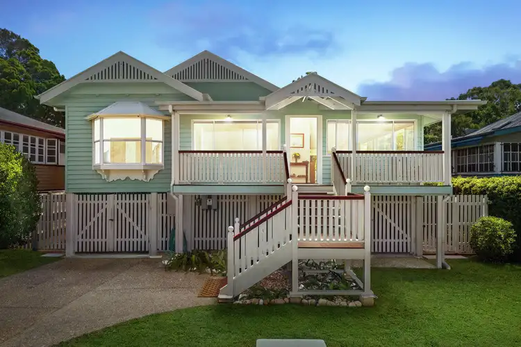 4 Allpass Parade, Shorncliffe QLD 4017