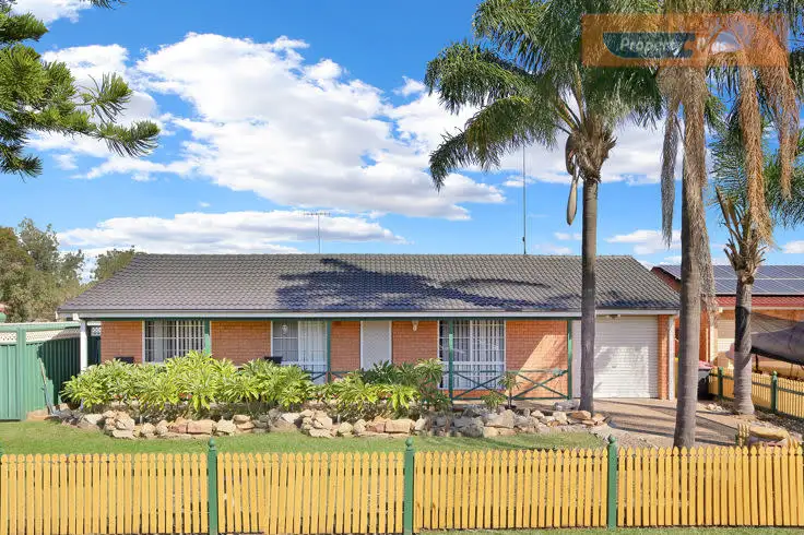 8 Augusta Place, St Clair NSW 2759