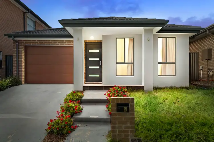 5 Tango Close, Jordan Springs NSW 2747