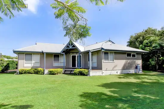 10 Walkers Road, Urangan QLD 4655
