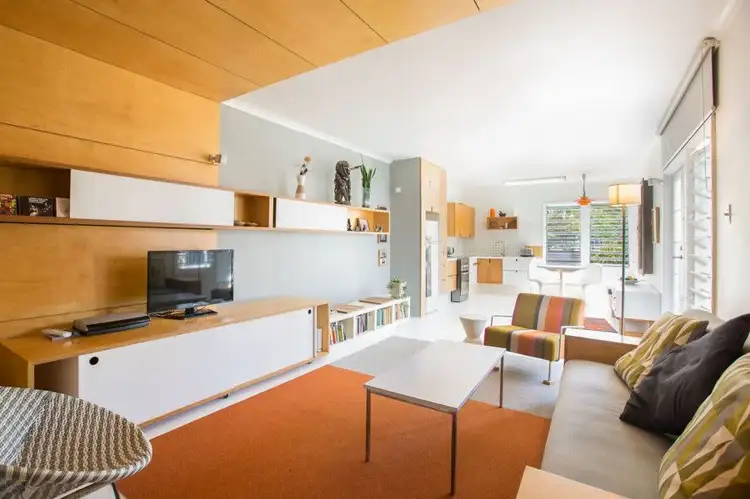 10 Paradise Avenue, Miami QLD 4220