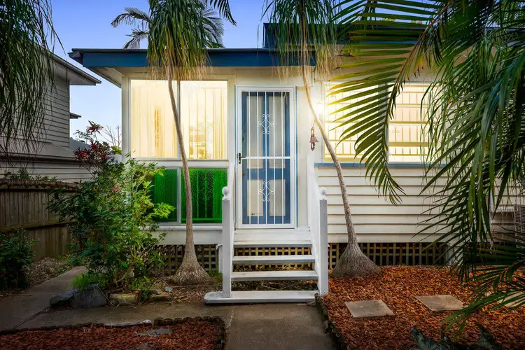 11 Rowton Street, Holland Park QLD 4121