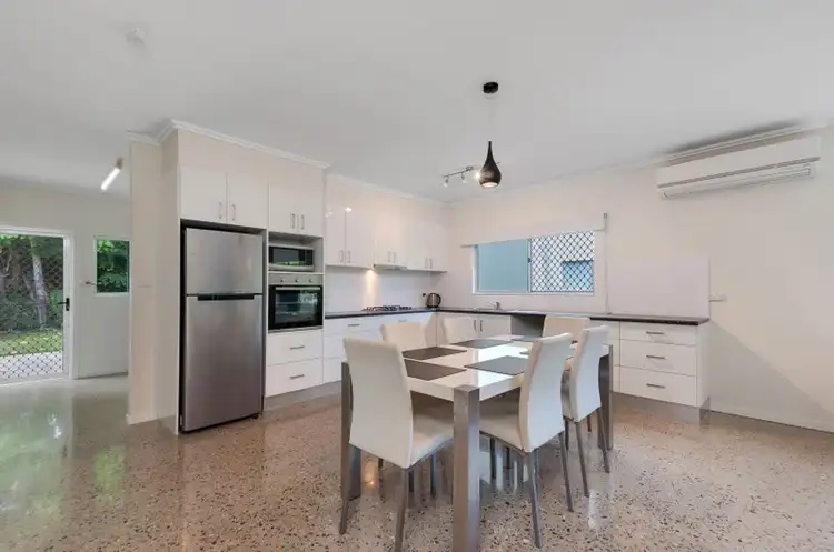 2/106 Wistaria Street, Holloways Beach QLD 4878