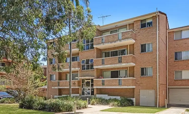 10/13 Thomas Street