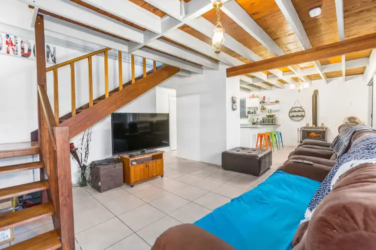 6 Pine Cres, Sandy Beach NSW 2456