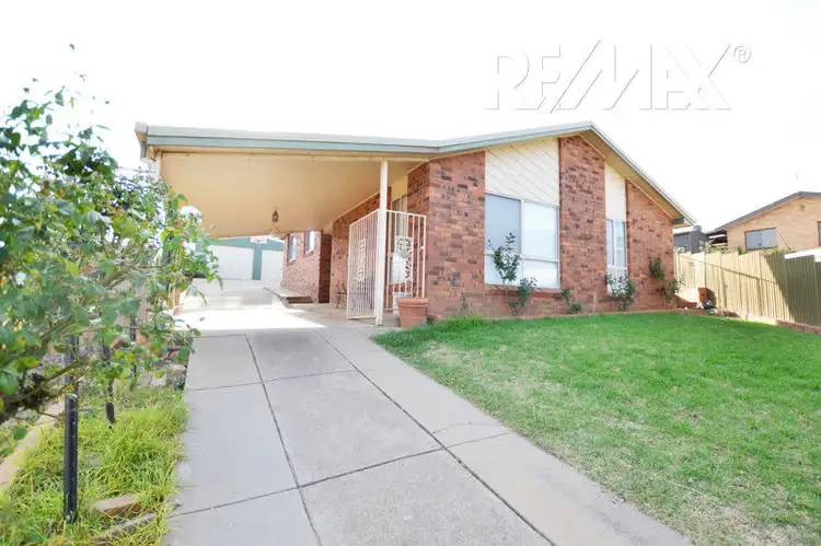 27 Acacia Place, Junee NSW 2663