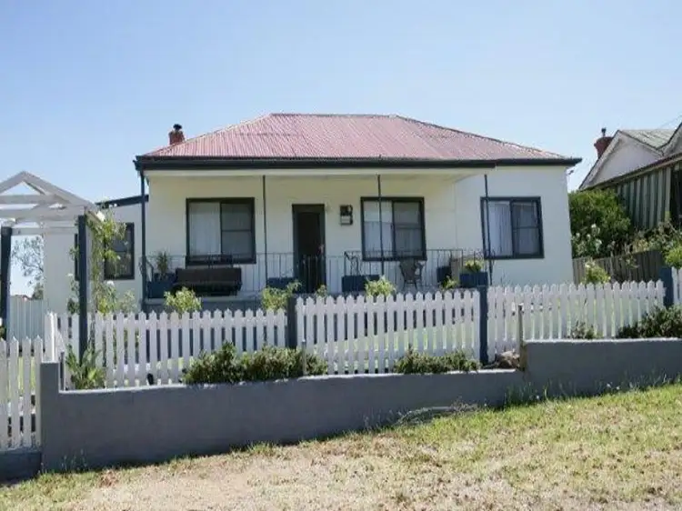 54 George St, Junee NSW 2663