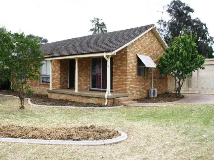77 Regent  St, Junee NSW 2663