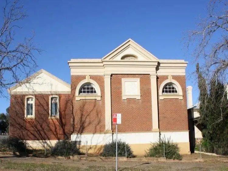 33 Belmore St, Junee NSW 2663