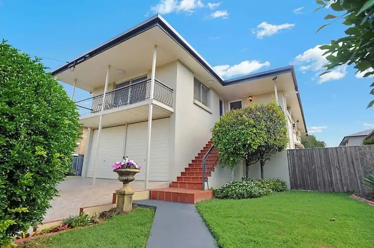 65 Long St, Camp Hill QLD 4152