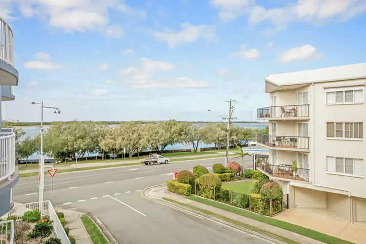 9/8 Esplanade, Golden Beach QLD 4551
