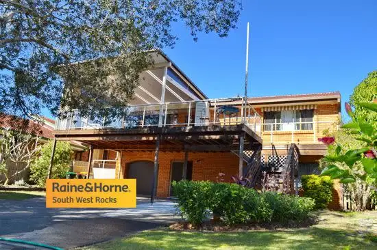 35 Phillip Drive, South West Rocks NSW 2431